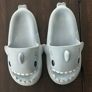 Men's Shark-Themed Sandals - Light Gray